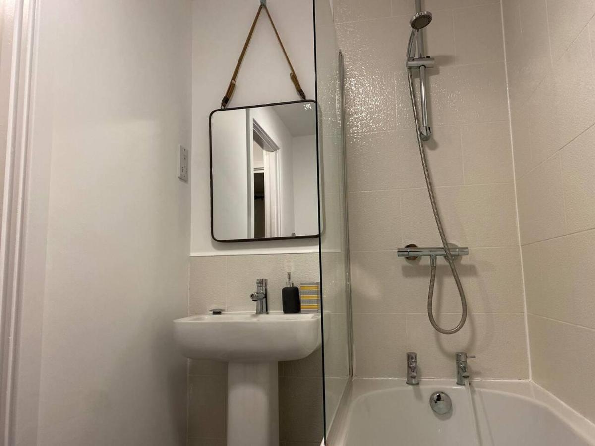 Beautiful 4-Bed House In Lincoln- Close To Centre エクステリア 写真